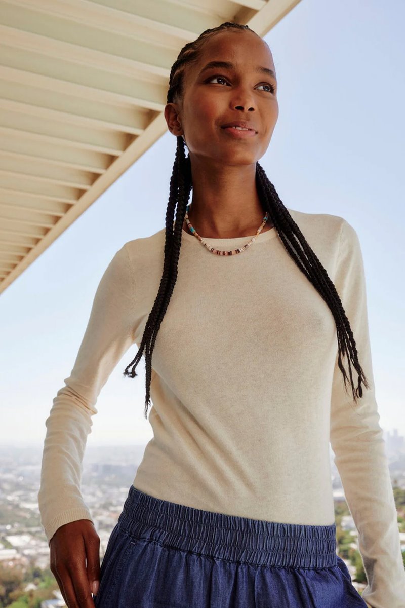 Xirena  crewe sweater cream detail