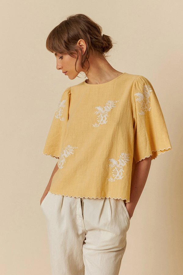 Indi & Cold  embroidered top mandarina