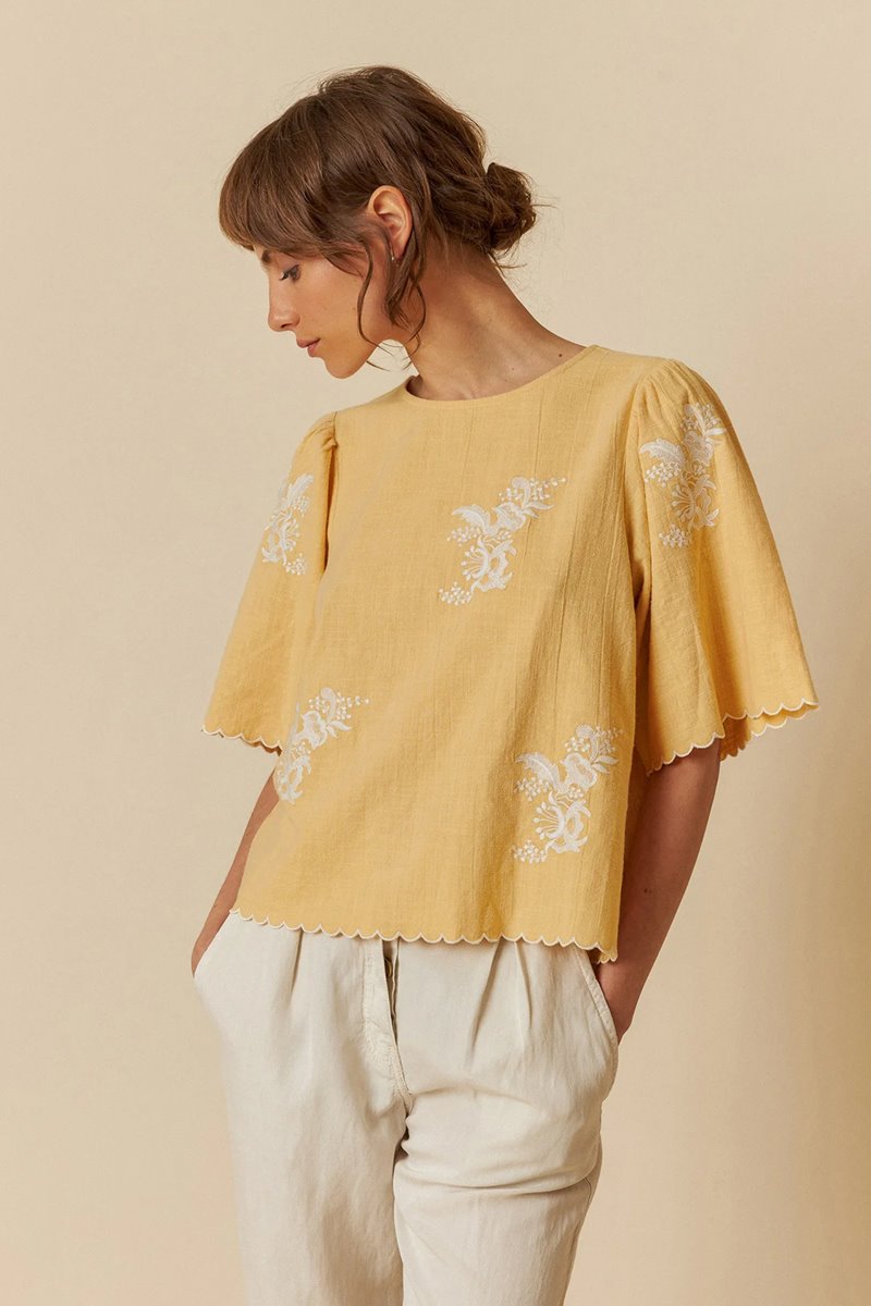 Indi & Cold  embroidered top mandarina