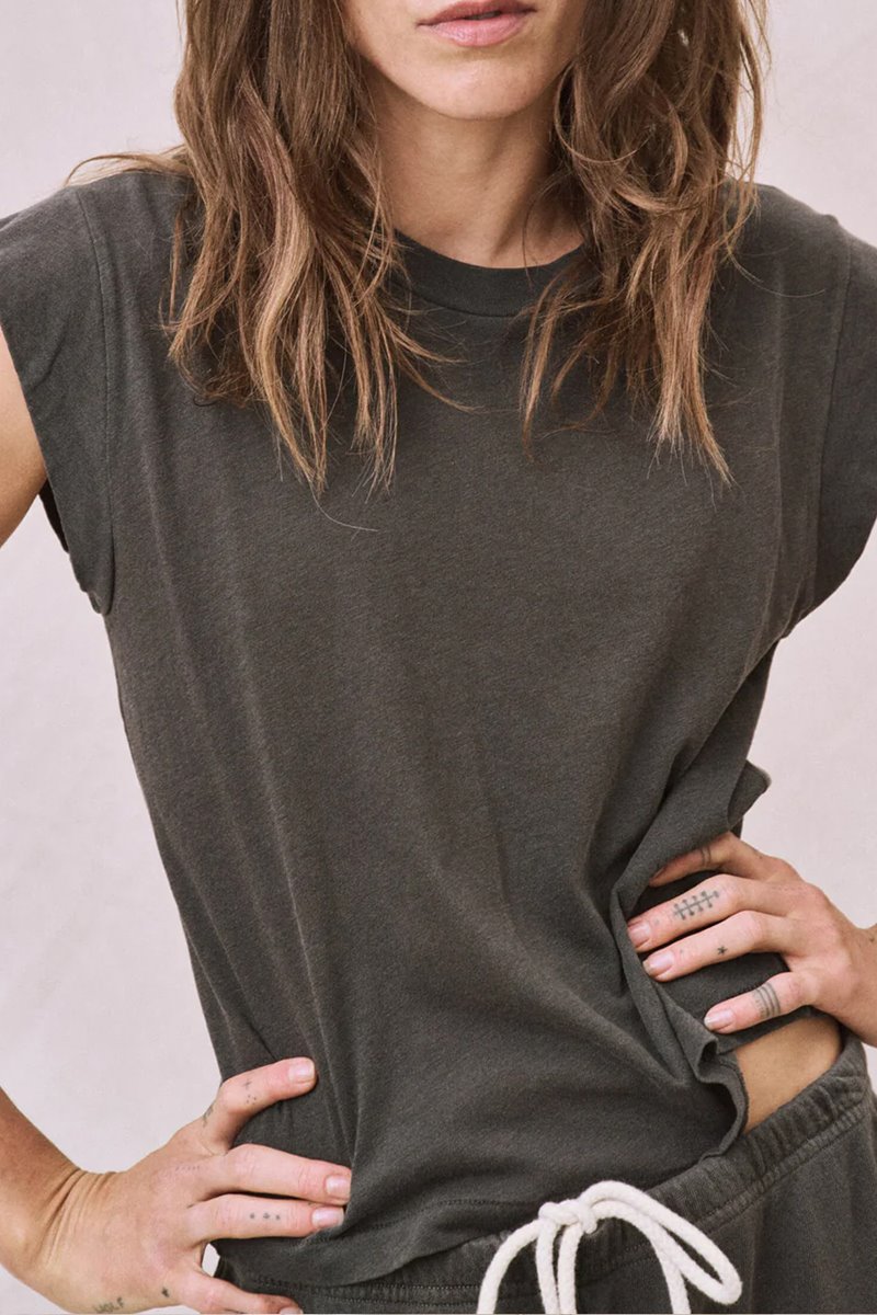 The Great the peak shoulder tee washed black  back