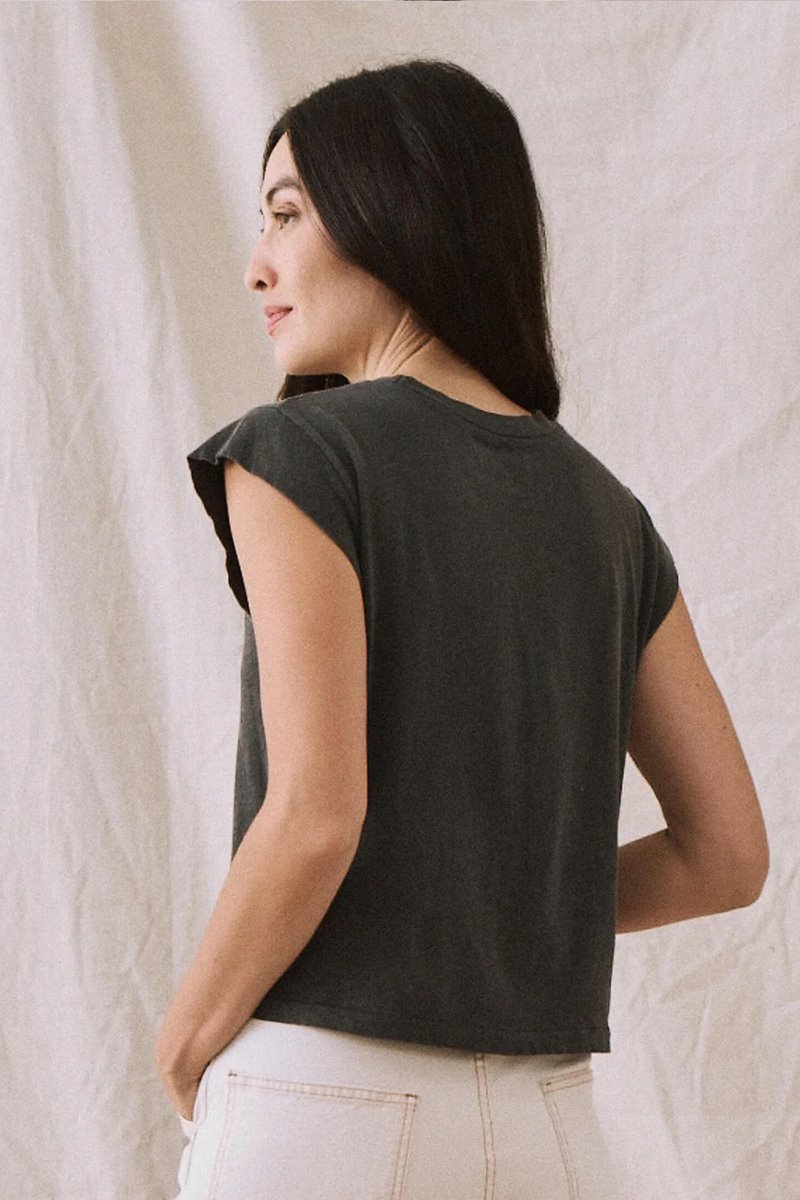 The Great the peak shoulder tee washed black  detail