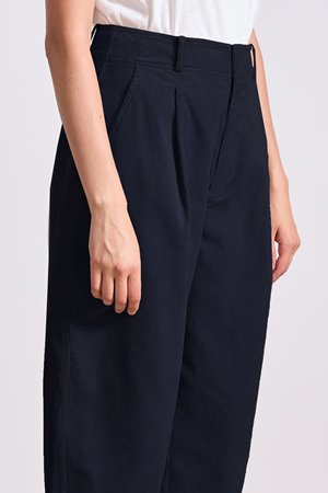 Apiece Apart bari cropped trouser cord midnight detail