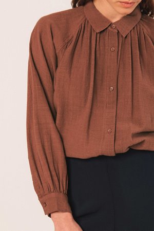 Indi & Cold  camisa top tabaco back