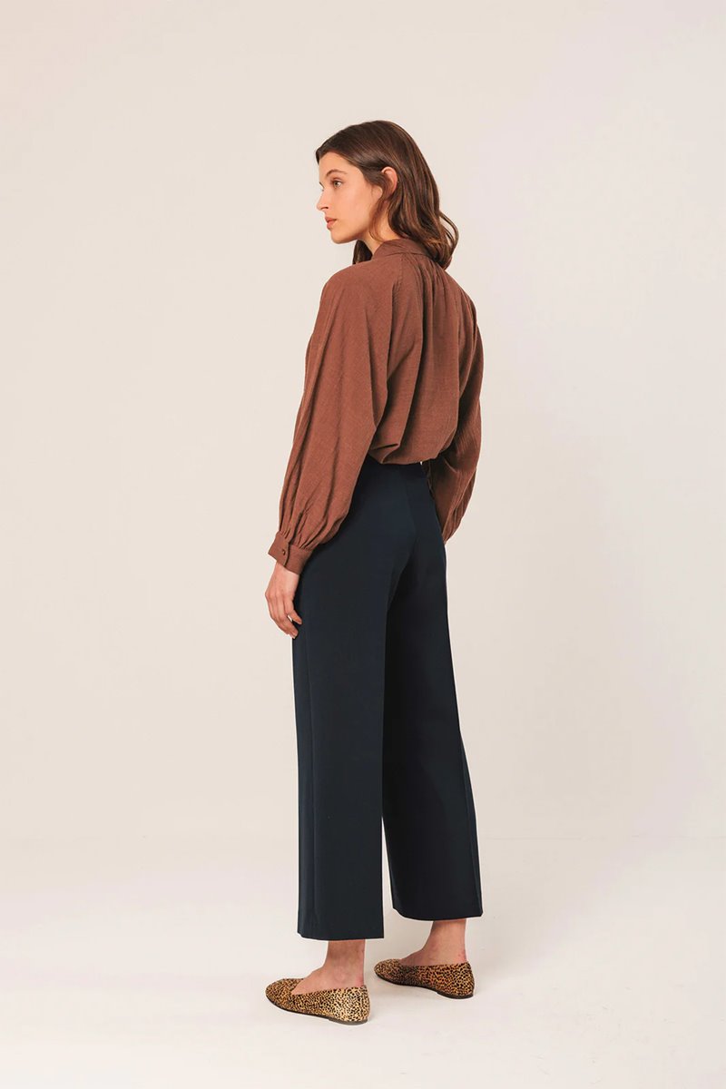 Indi & Cold  camisa top tabaco side