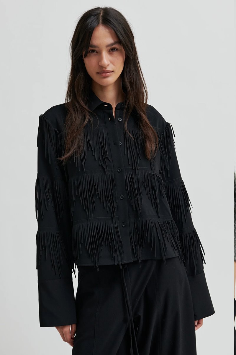 Second Female dancing cropped shirt black