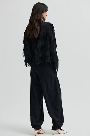 Second Female dancing cropped shirt black side