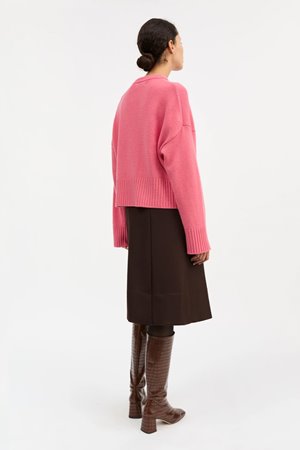 Skall Studio campa knit hot pink  side
