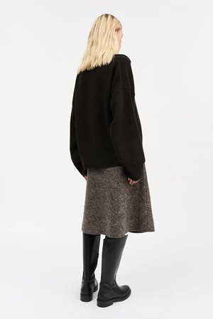 Skall Studio dean v-neck deep brown back