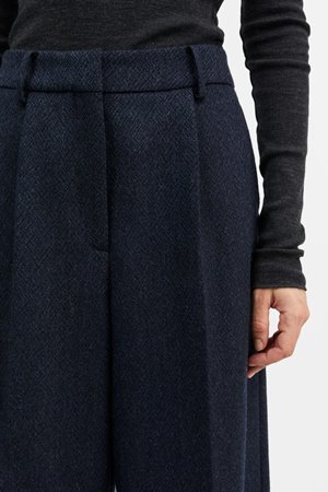 Skall Studio thom trouser navy black side