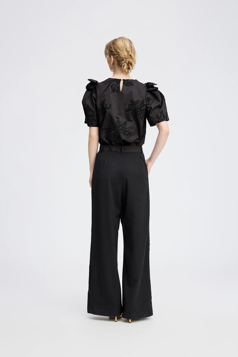 Munthe  ryme top black side