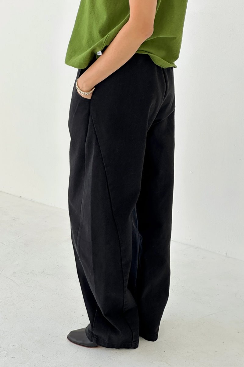 Le Bon Shoppe long arc pant black back