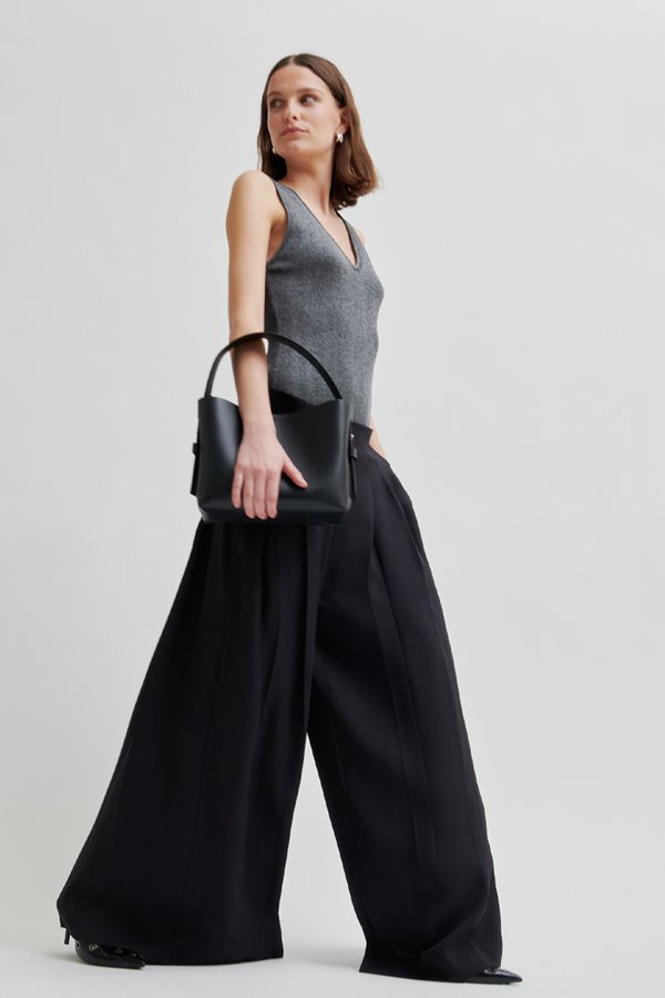 Second Female bright knit top gunmetal