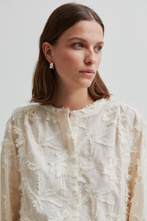 Second Female seena long sleeve shirt side