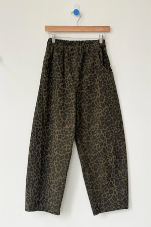 Le Bon Shoppe arc pant fern leopard side
