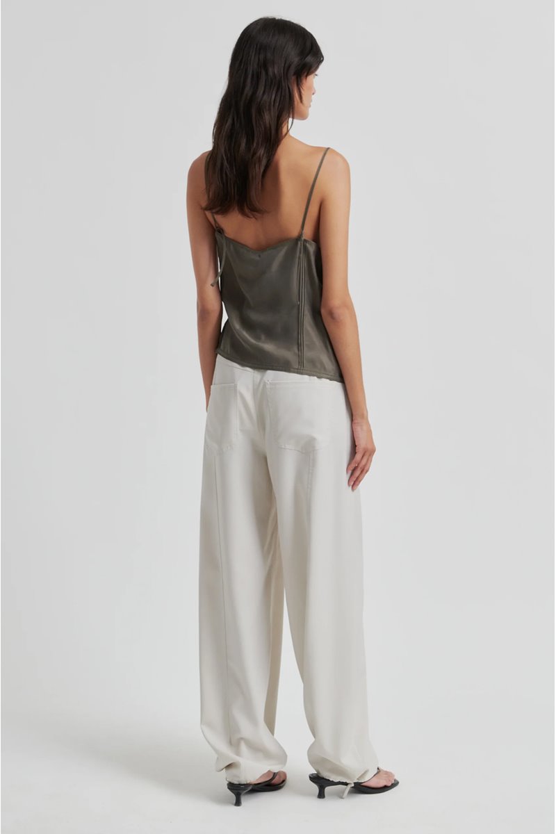 Second Female damia strap top back