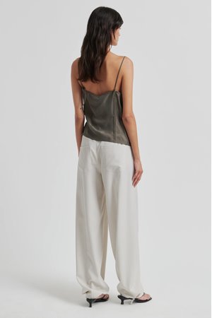 Second Female damia strap top back