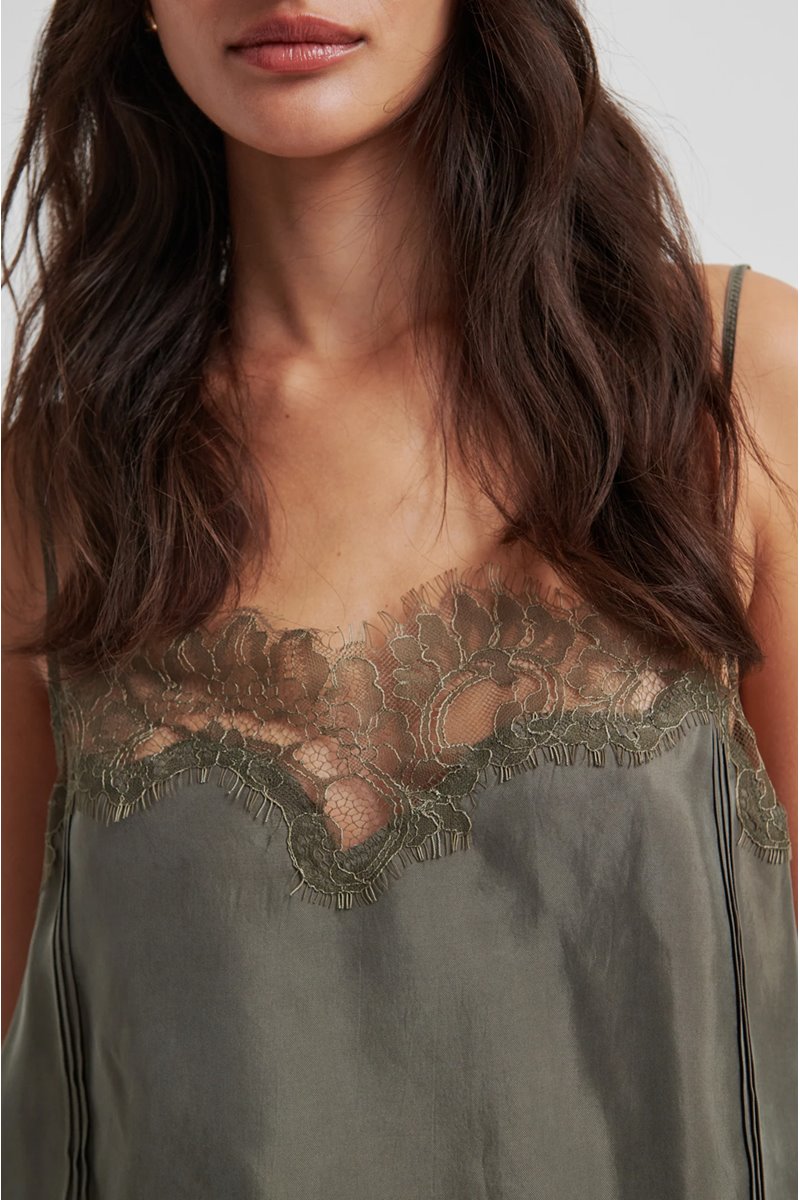 Second Female damia strap top side