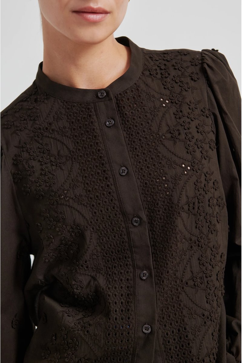 Second Female civenna shirt side