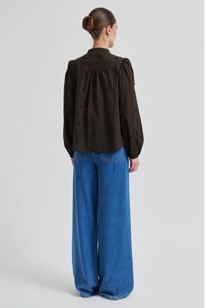 Second Female civenna shirt detail