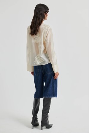 Second Female vira shirt side