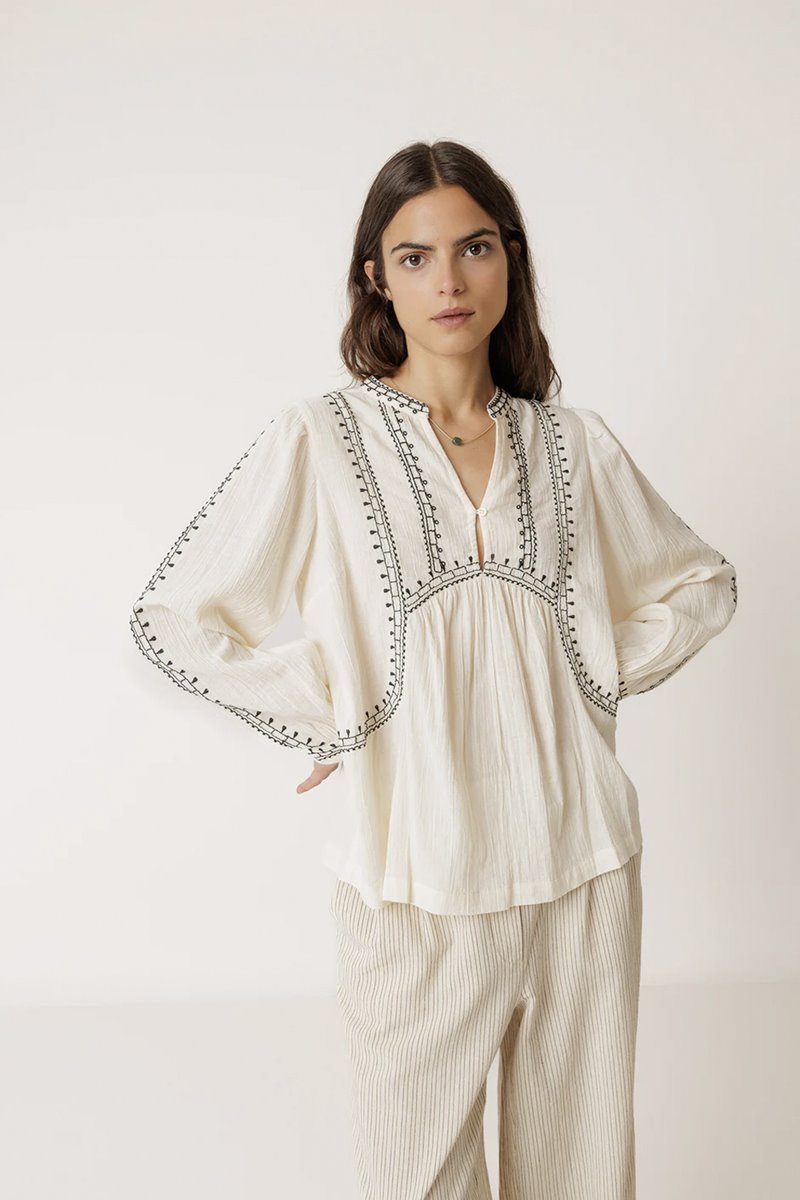 Indi & Cold  bell sleeve shirt off white detail