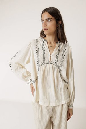 Indi & Cold  bell sleeve shirt off white