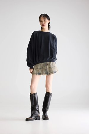 Bellerose finko short sweatshirt navy back