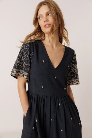 Indi & Cold  embroidery dress back