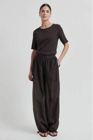 Second Female hidie trouser chocolate torte back