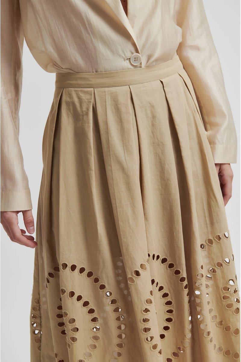 Second Female meryl skirt camel  side