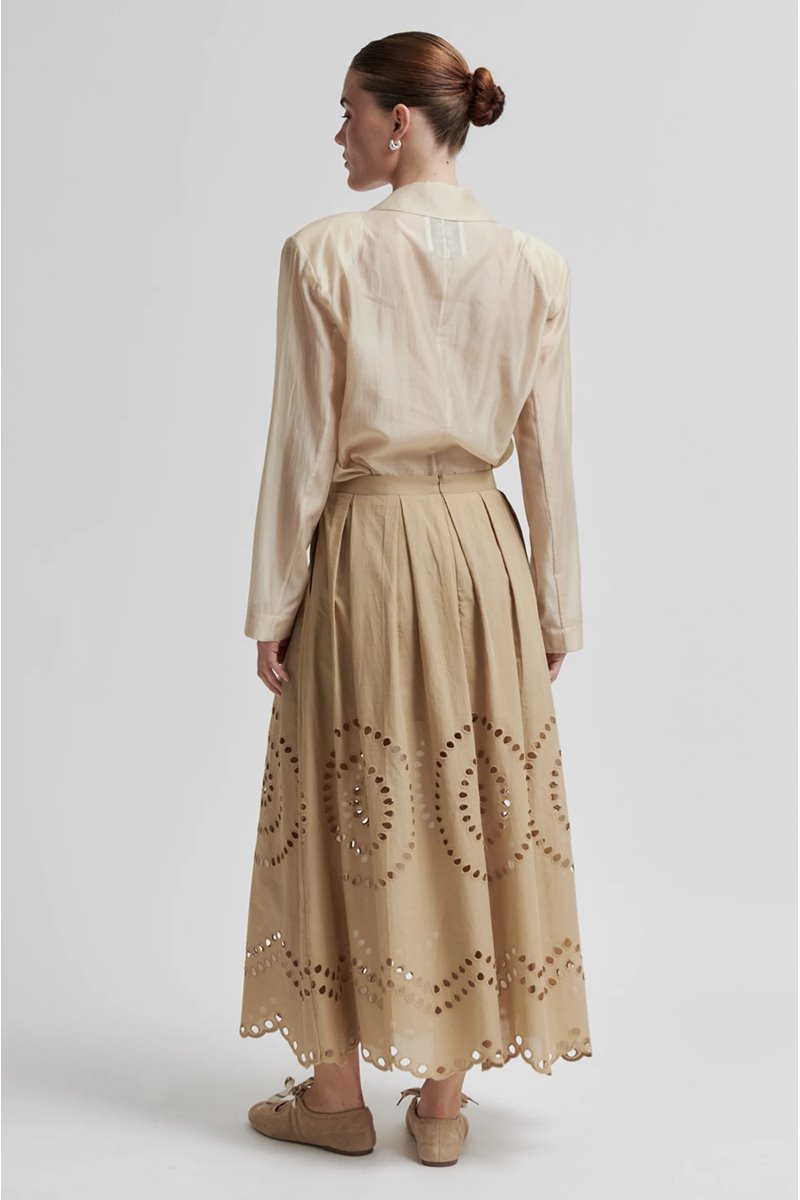 Second Female meryl skirt camel  detail