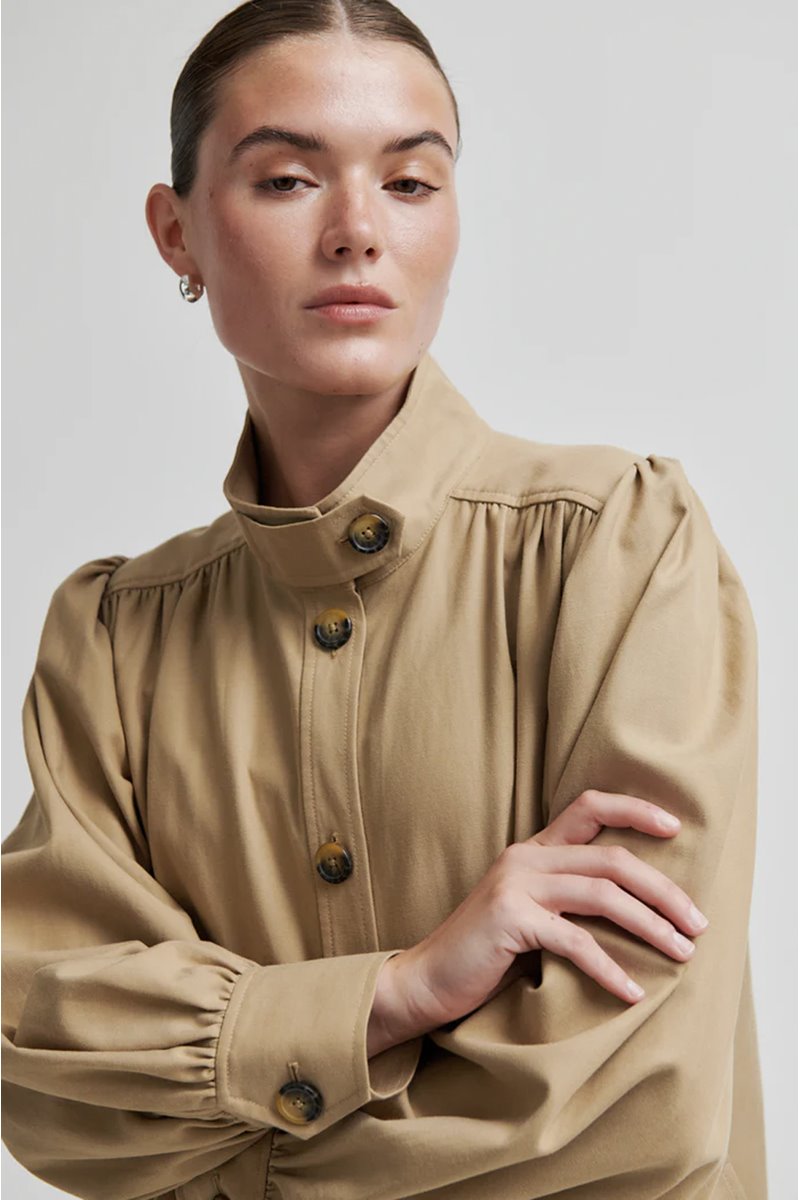 Second Female gable jacket camel  detail