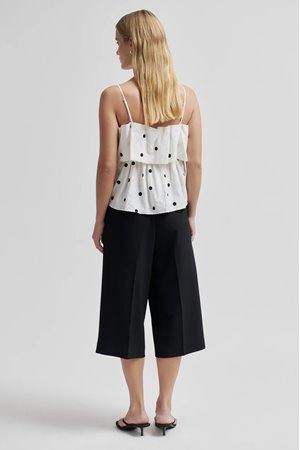 Second Female salliy top side