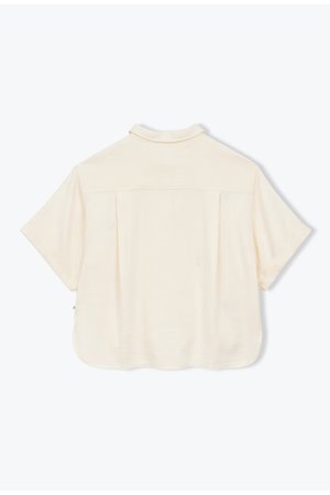 A.P  embroidery shirt cream side