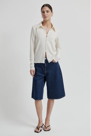 Second Female columbo bermuda shorts  side