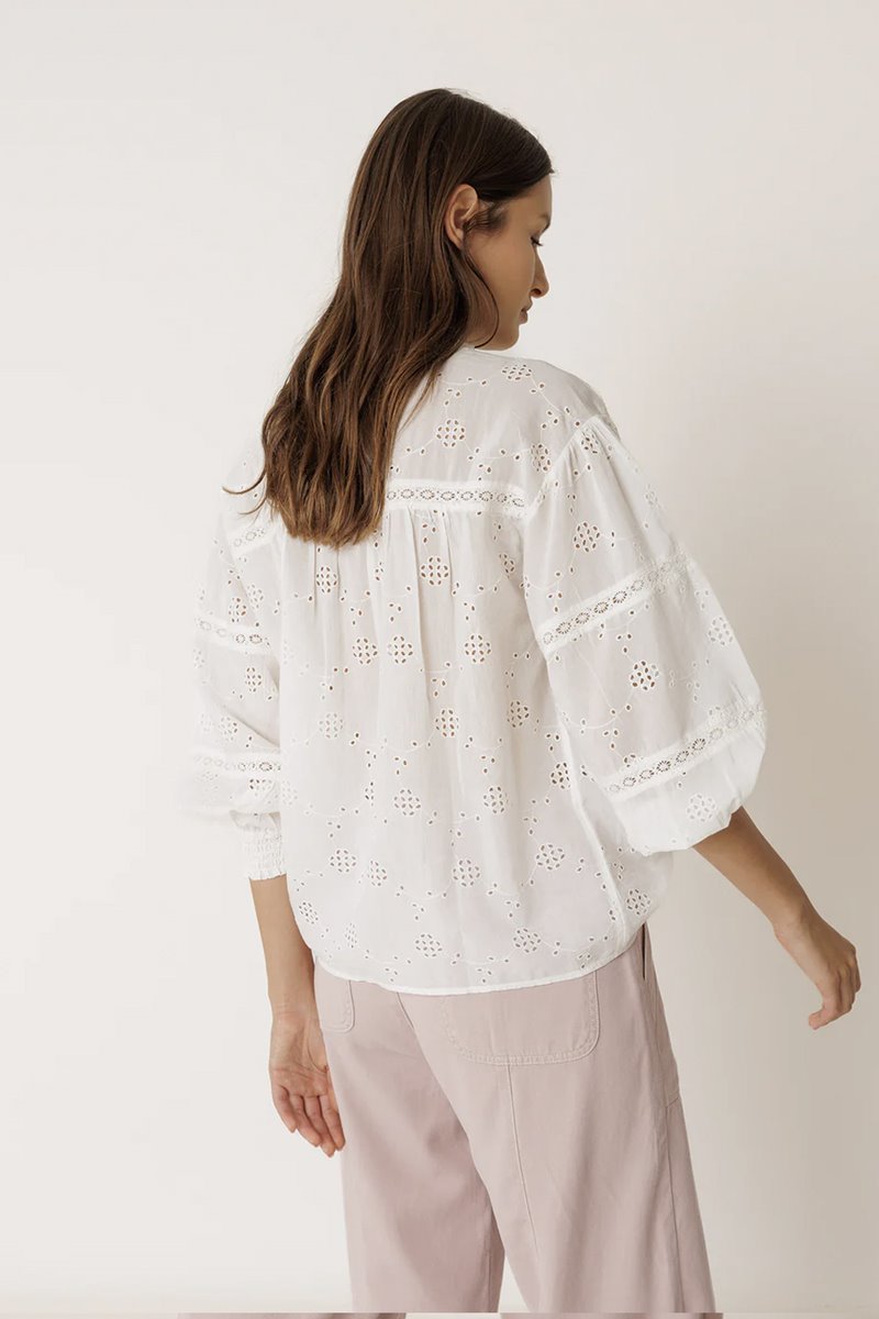 Indi & Cold  camisa white embroidery shirt back