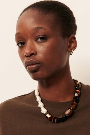 Sessun vylie necklace side