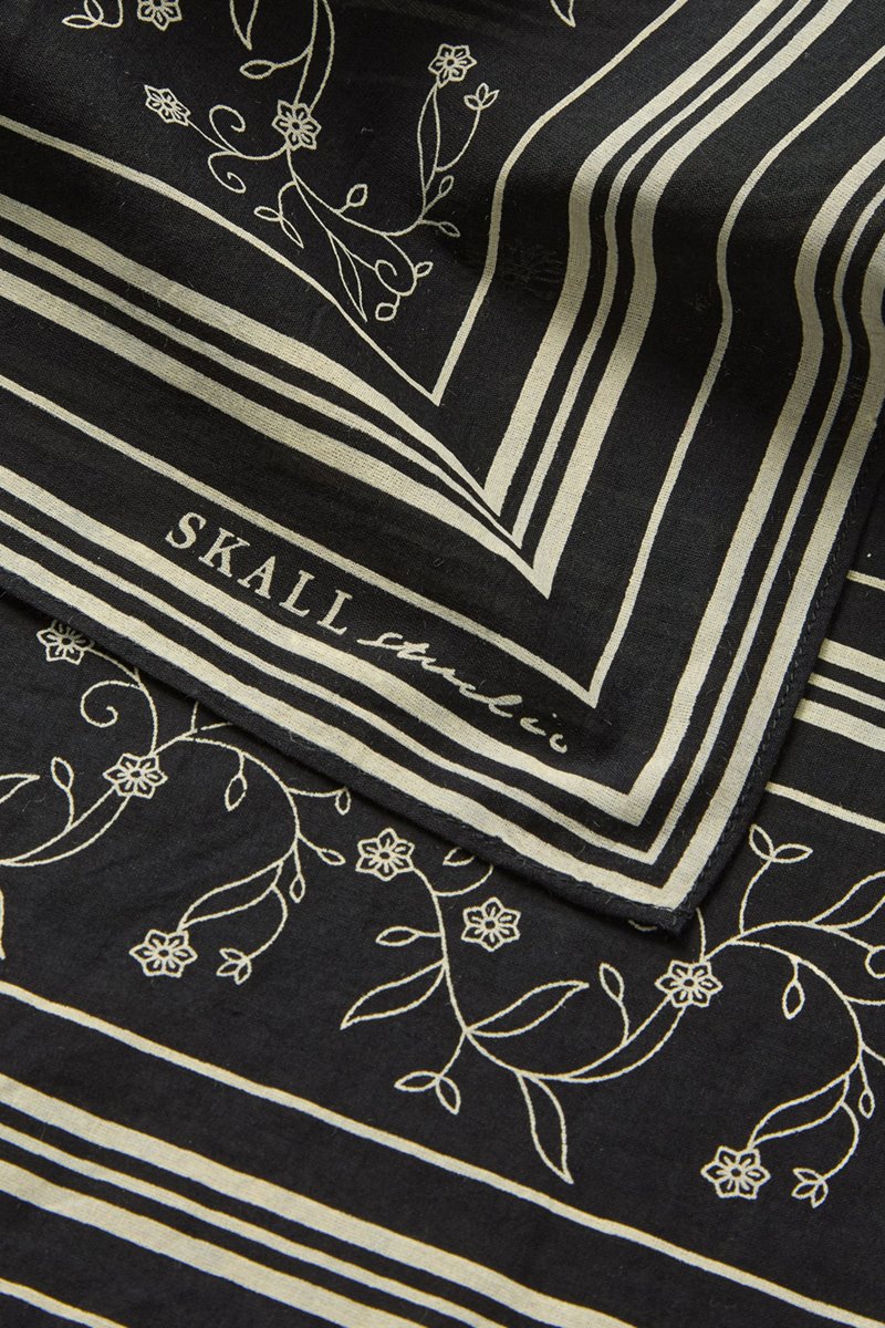 Skall Studio classic scarf  black cream back
