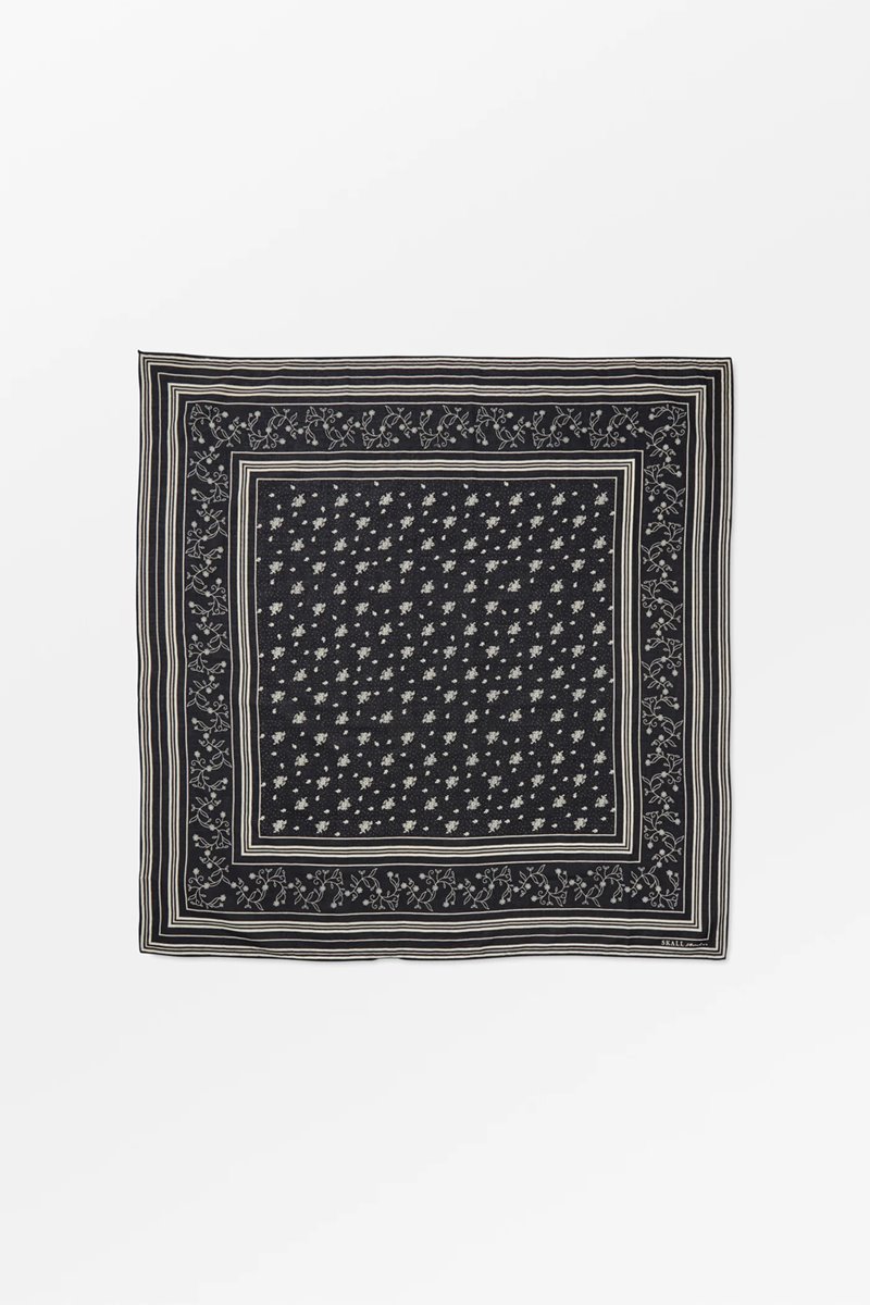Skall Studio classic scarf  black cream side