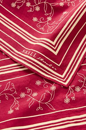 Skall Studio classic scarf  red back