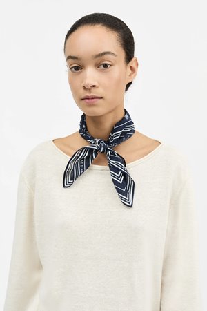 Skall Studio classic small scarf navy