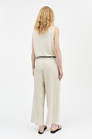 Skall Studio bob trouser light linen detail