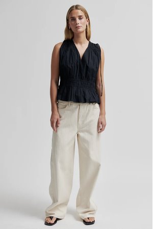 Second Female carpi top black side