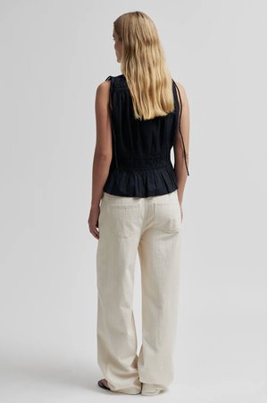 Second Female carpi top black back