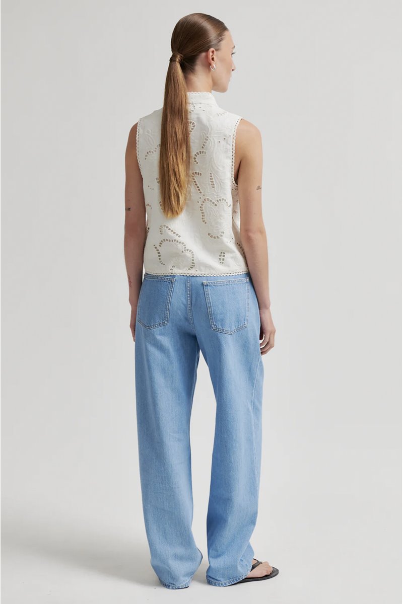 Second Female vilea top eggnog back