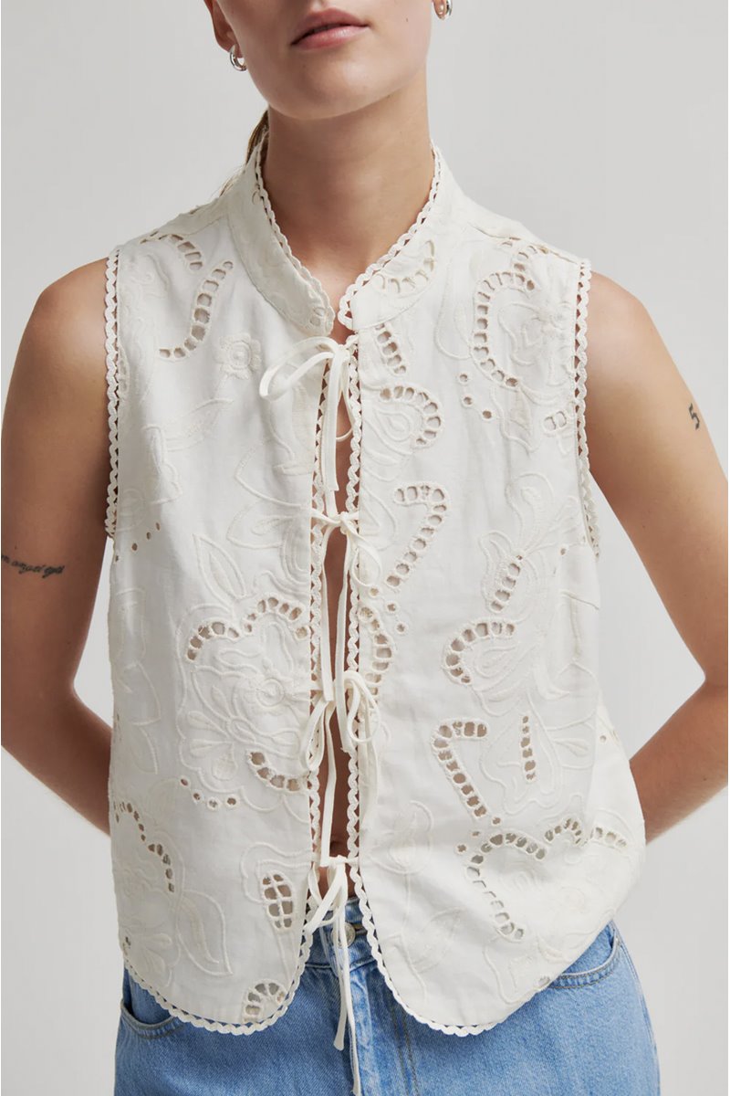 Second Female vilea top eggnog side