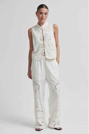 Second Female vilea top eggnog detail