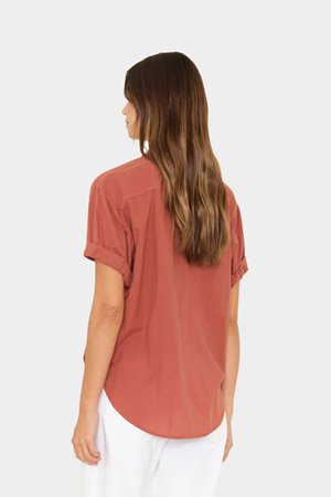 Xirena  channing shirt cinnabar back