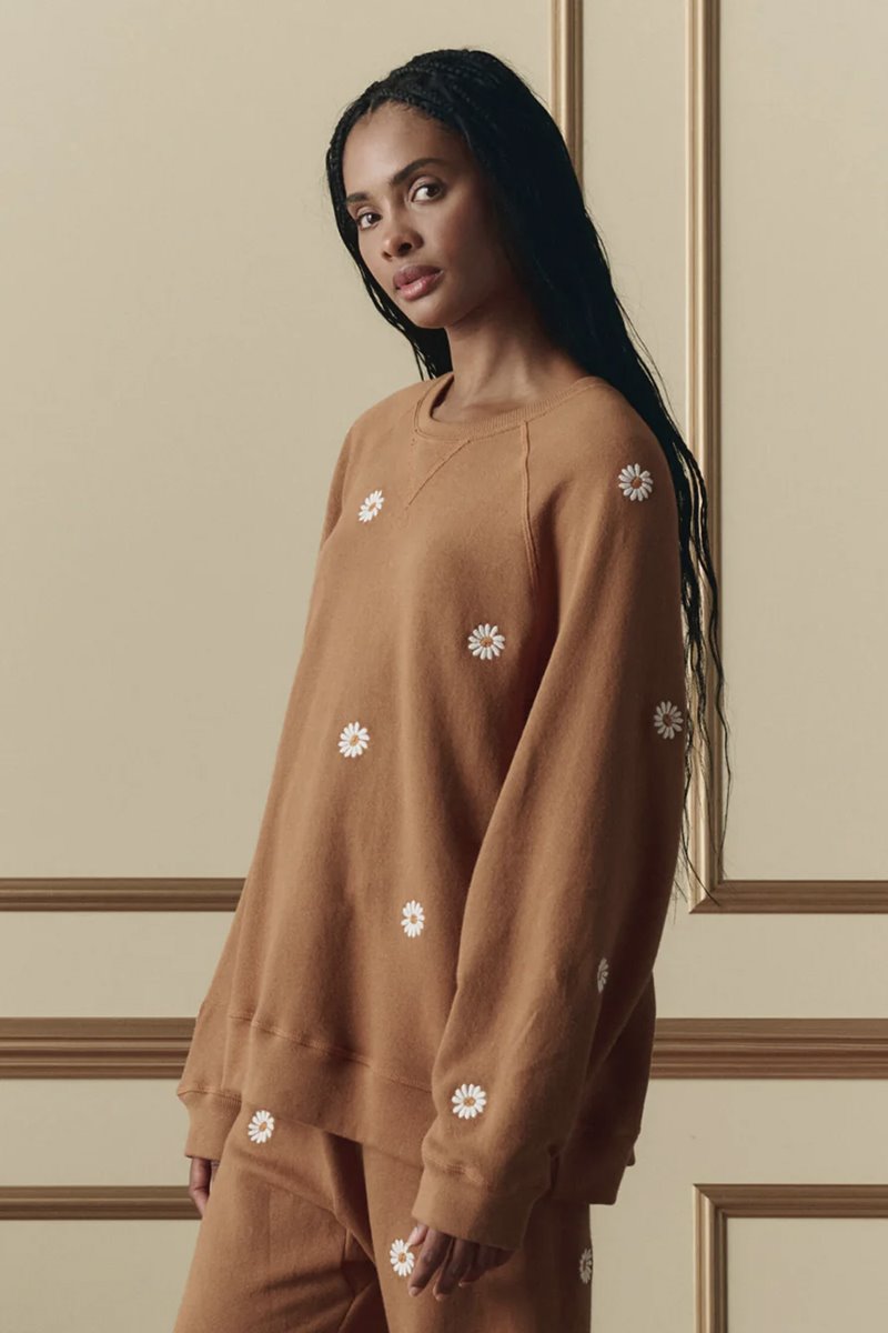 The Great the slouch sweatshirt embroidered daisy suntan
