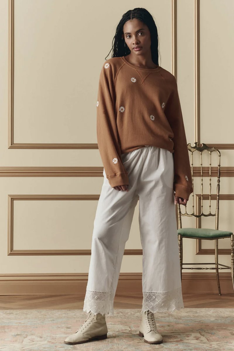 The Great the slouch sweatshirt embroidered daisy suntan side